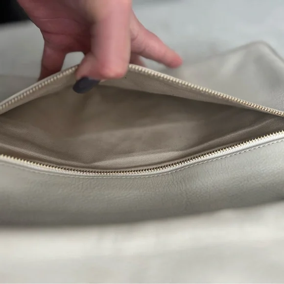 Tory Burch Reva Clutch in Cream - Picture 4 of 5